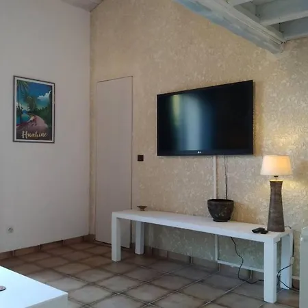 Joli studio indépendant avec jardin et piscine partagés Arces-sur-Gironde Extérieur photo