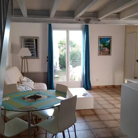 Joli studio indépendant avec jardin et piscine partagés Arces-sur-Gironde Extérieur photo