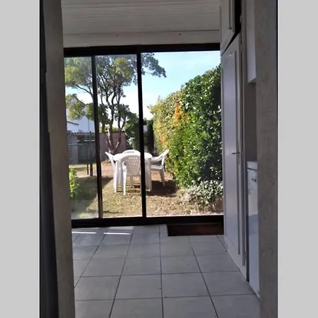 Joli studio indépendant avec jardin et piscine partagés Arces-sur-Gironde Extérieur photo