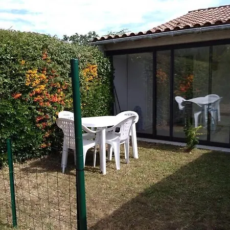 Joli studio indépendant avec jardin et piscine partagés Arces-sur-Gironde Extérieur photo