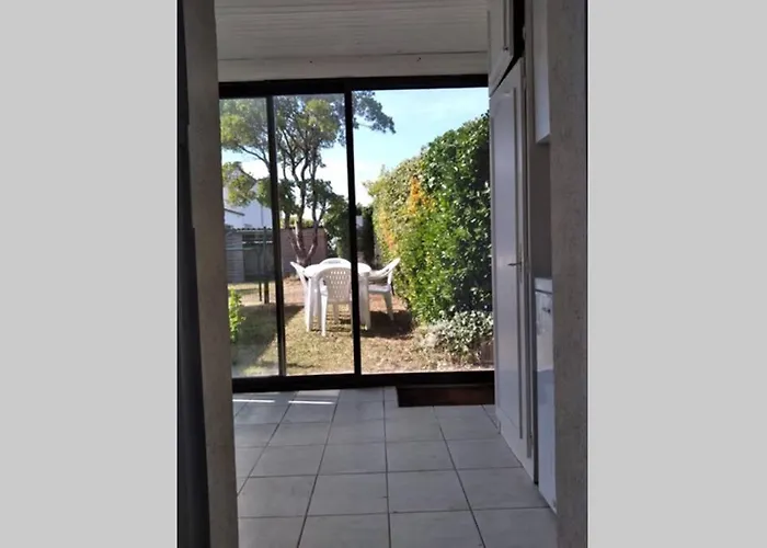 Joli Studio Independant Avec Jardin Et Piscine Partages