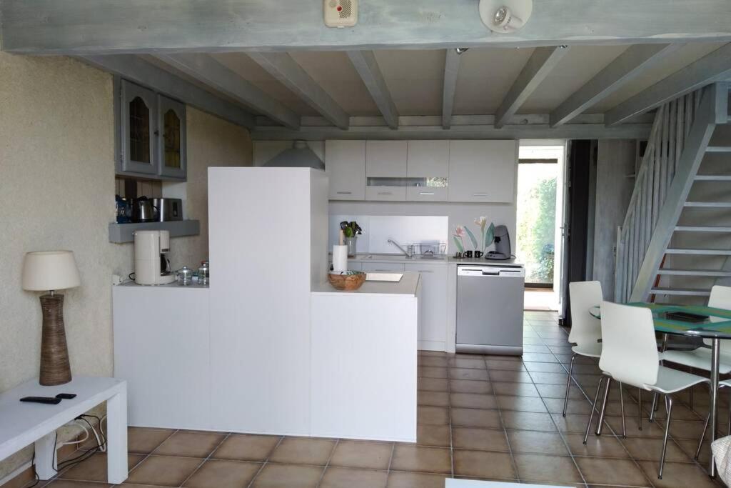 Joli Independant Avec Jardin Et Piscine Partages Apartment