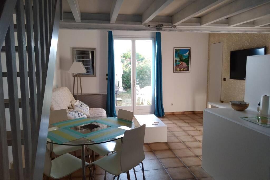 Joli Independant Avec Jardin Et Piscine Partages