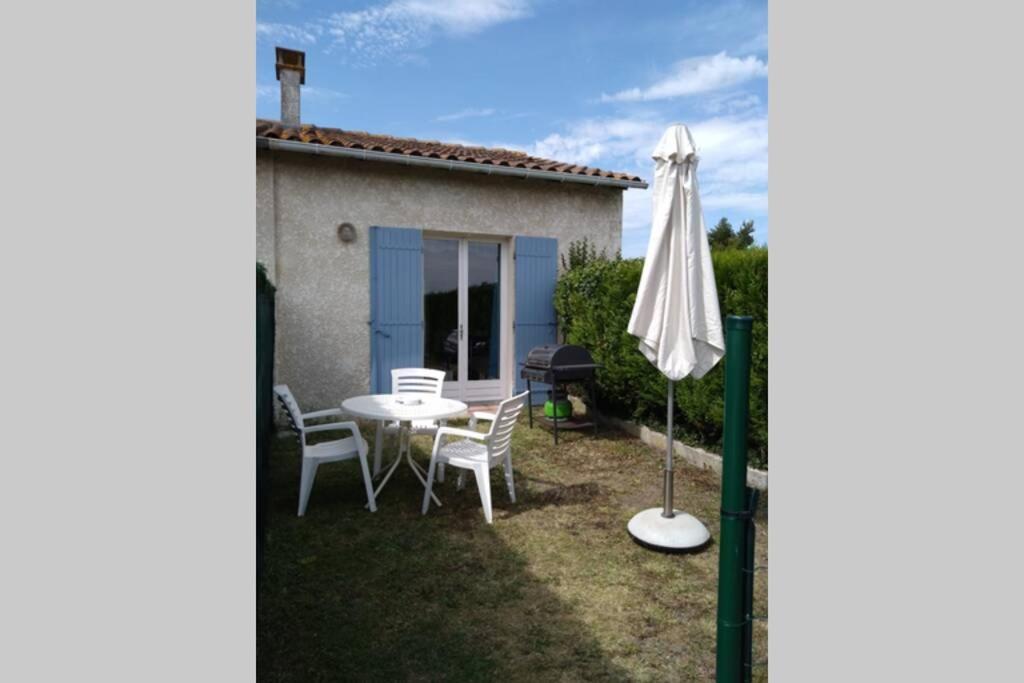 Joli Independant Avec Jardin Et Piscine Partages *