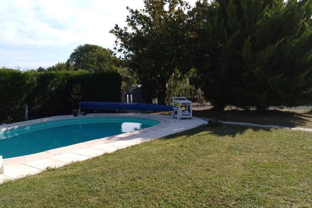 Joli Independant Avec Jardin Et Piscine Partages * Arces-sur-Gironde