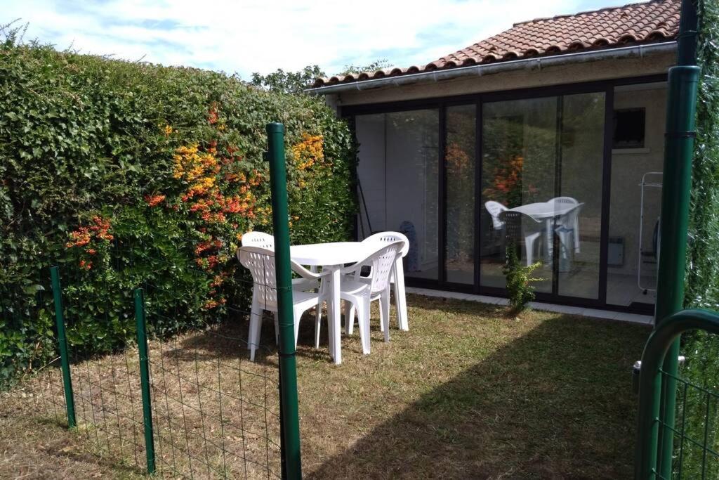 Joli Indépendant Avec Jardin Et Piscine Partagés Appartement